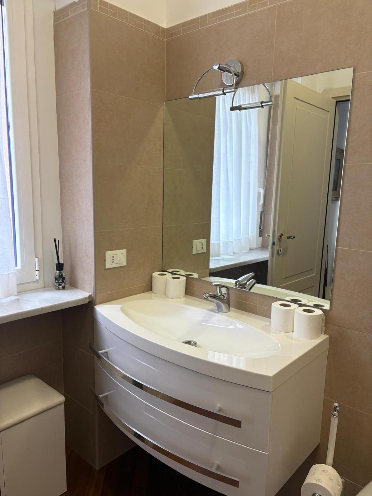 Bocconi - Porta Romana 4 Da Letto Con 2 Bagni Privati Appartement