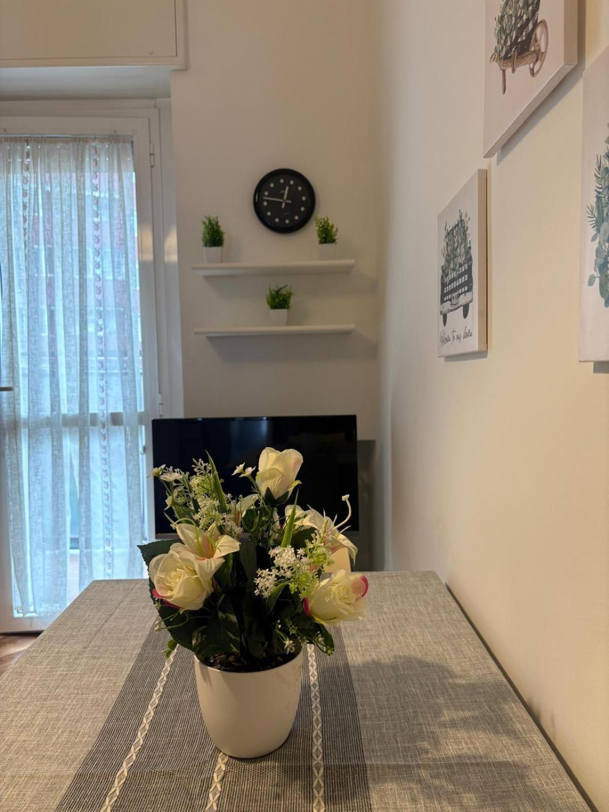 Bocconi - Porta Romana 4 Da Letto Con 2 Bagni Privati Appartement *
