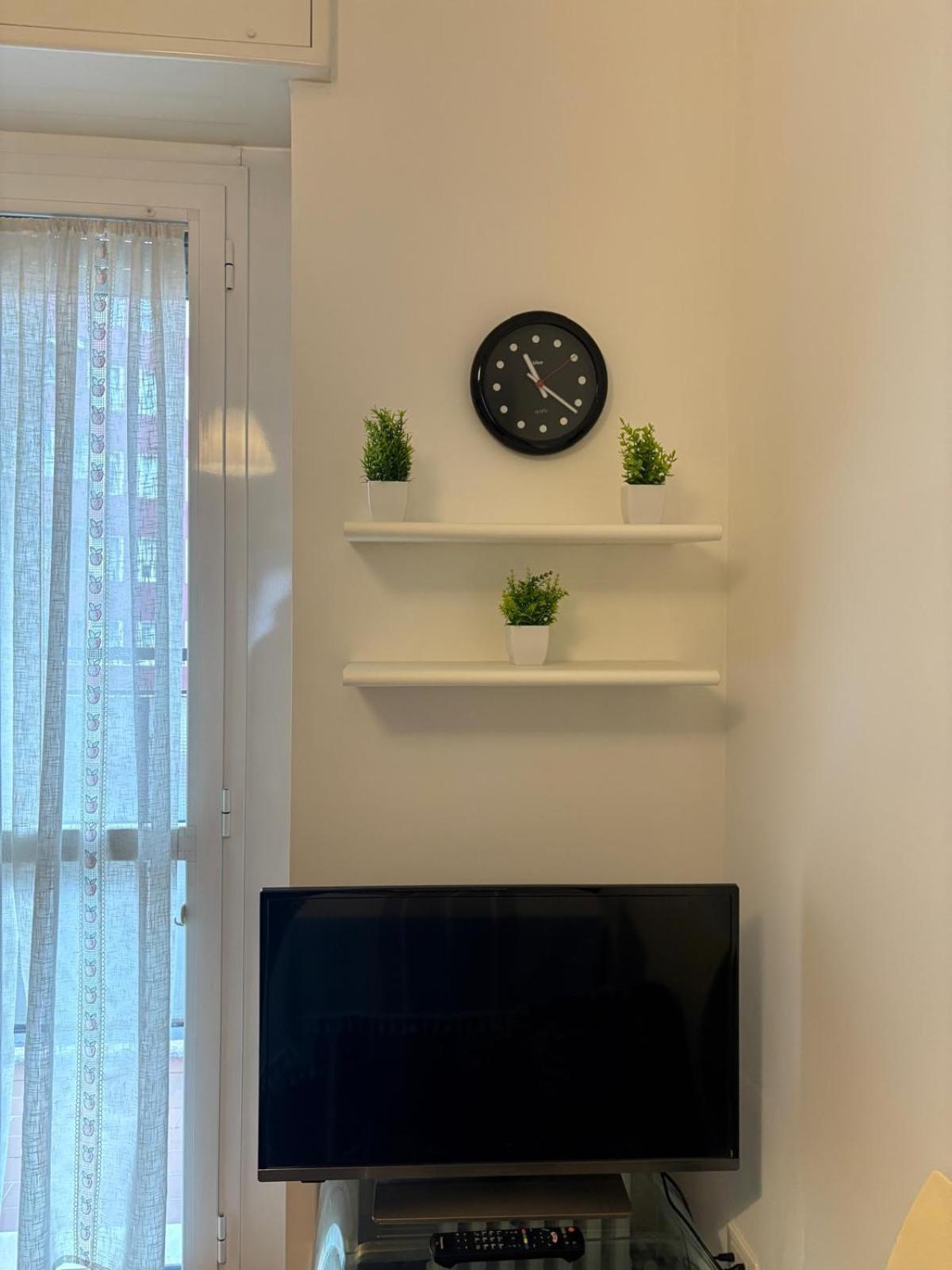 Bocconi - Porta Romana 4 Da Letto Con 2 Bagni Privati Appartement *
