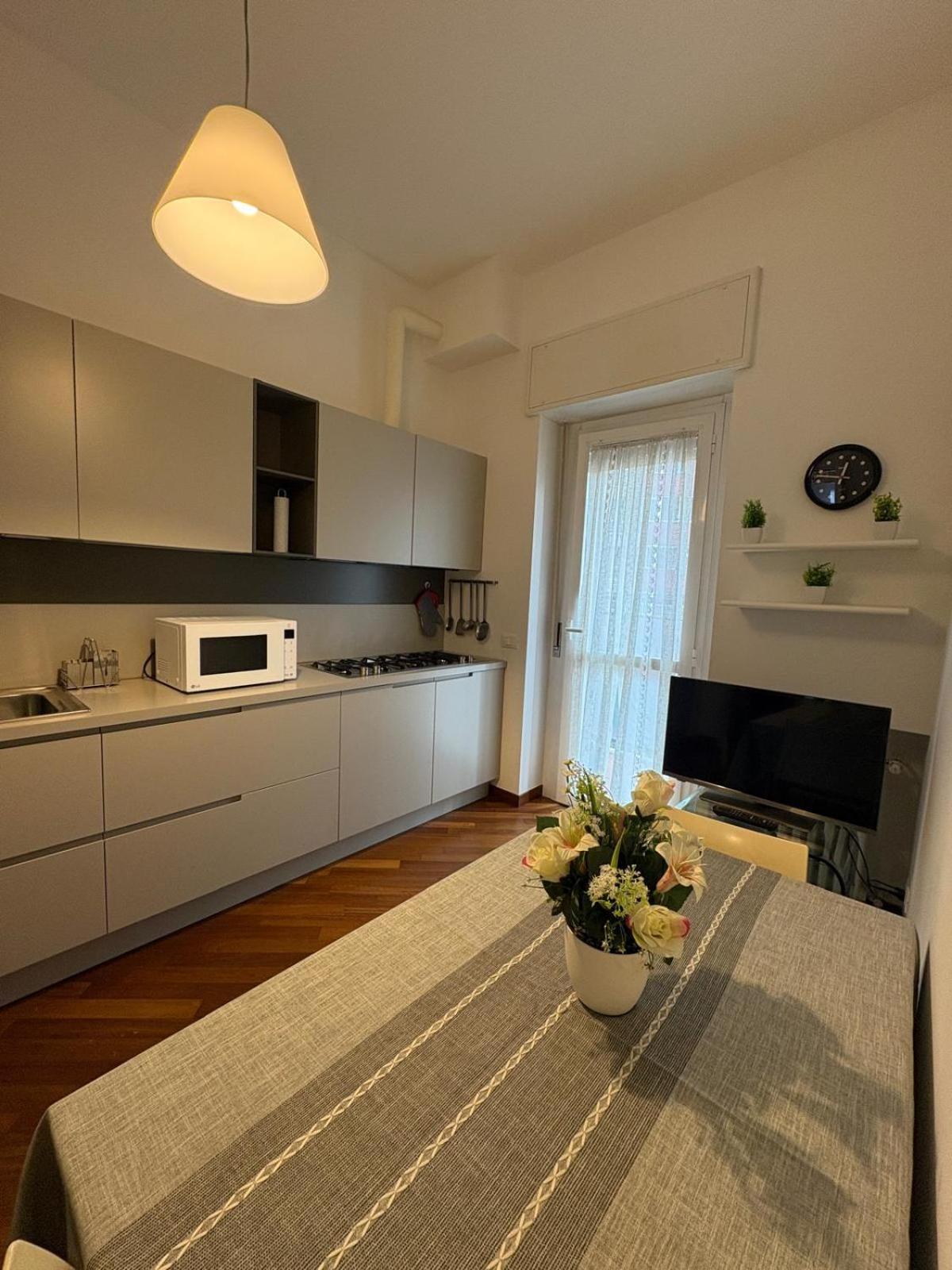 Bocconi - Porta Romana 4 Da Letto Con 2 Bagni Privati Appartement