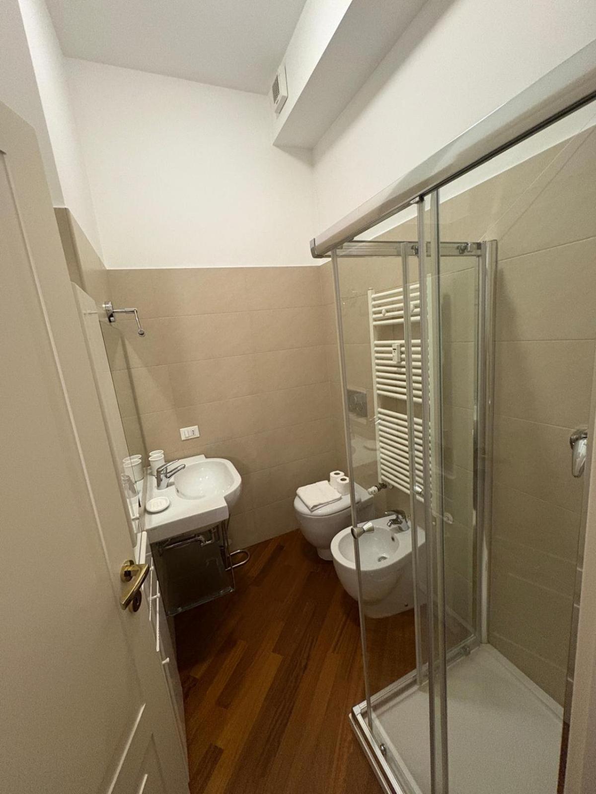 Bocconi - Porta Romana 4 Da Letto Con 2 Bagni Privati Appartement
